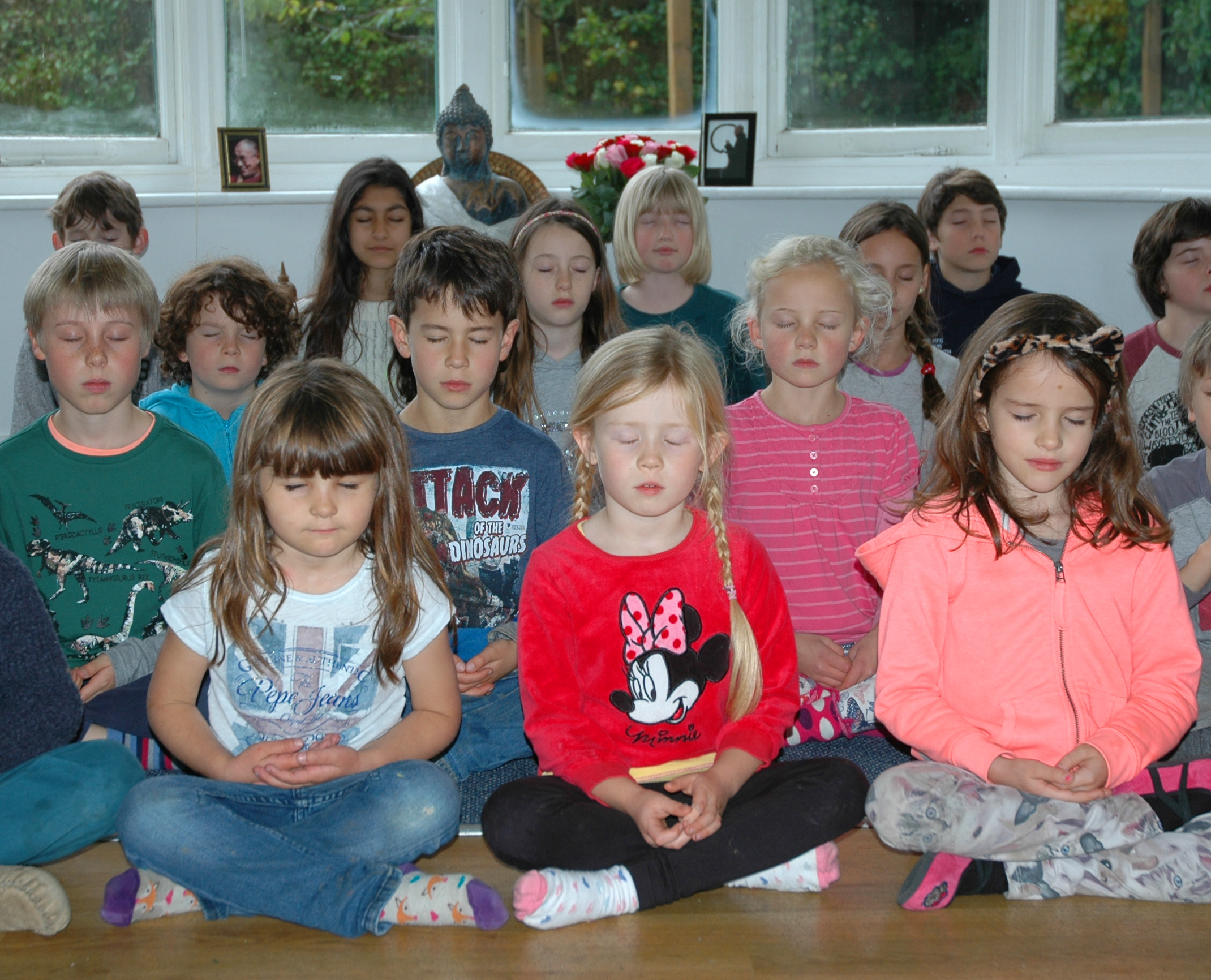 http://www.dharmaschool.co.uk/wp-content/files_mf/1444926349DharmaPrimarySchoolChildrenMeditating2015.jpg